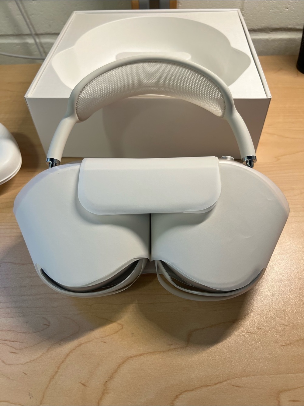 Apple AirPod Maxes Silver High-End Bluetooth Headphones USB-C Charging